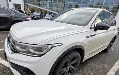 Volkswagen Tiguan II, 2021 год, 3 950 000 рублей, 1 фотография