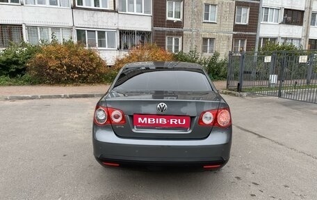 Volkswagen Jetta VI, 2010 год, 700 000 рублей, 5 фотография