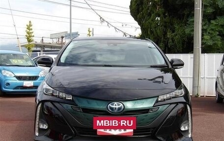 Toyota Prius IV XW50, 2017 год, 1 700 000 рублей, 2 фотография