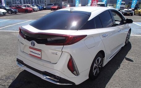 Toyota Prius IV XW50, 2021 год, 2 000 000 рублей, 5 фотография