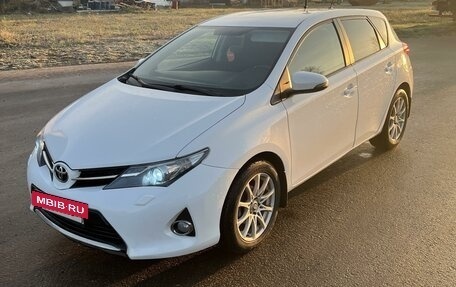 Toyota Auris II, 2014 год, 1 567 567 рублей, 2 фотография