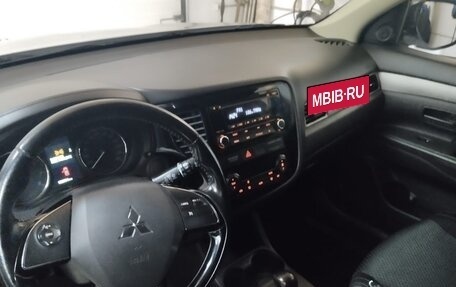 Mitsubishi Outlander III рестайлинг 3, 2016 год, 2 190 000 рублей, 6 фотография