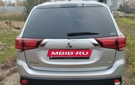 Mitsubishi Outlander III рестайлинг 3, 2016 год, 2 190 000 рублей, 2 фотография