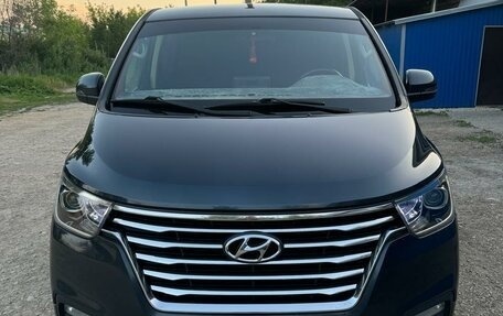 Hyundai Grand Starex Grand Starex I рестайлинг 2, 2018 год, 3 820 000 рублей, 4 фотография