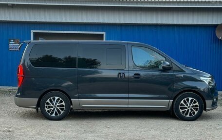 Hyundai Grand Starex Grand Starex I рестайлинг 2, 2018 год, 3 820 000 рублей, 7 фотография