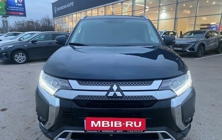 Mitsubishi Outlander III рестайлинг 3, 2020 год, 2 250 000 рублей, 2 фотография