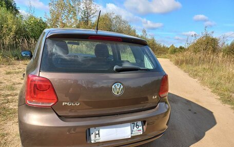 Volkswagen Polo VI (EU Market), 2011 год, 800 000 рублей, 2 фотография