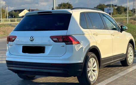 Volkswagen Tiguan II, 2017 год, 2 050 000 рублей, 3 фотография