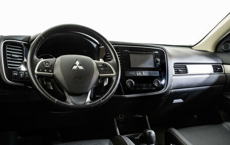 Mitsubishi Outlander III рестайлинг 3, 2014 год, 1 849 000 рублей, 11 фотография