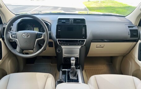 Toyota Land Cruiser Prado 150 рестайлинг 2, 2023 год, 9 700 000 рублей, 12 фотография