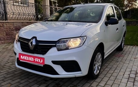 Renault Logan II, 2018 год, 950 000 рублей, 4 фотография