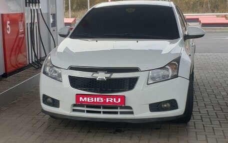 Chevrolet Cruze II, 2010 год, 700 000 рублей, 3 фотография