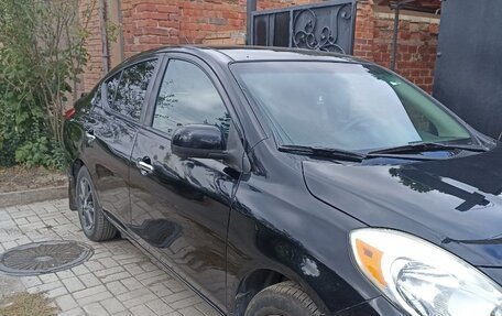 Nissan Versa II рестайлинг, 2013 год, 950 000 рублей, 3 фотография