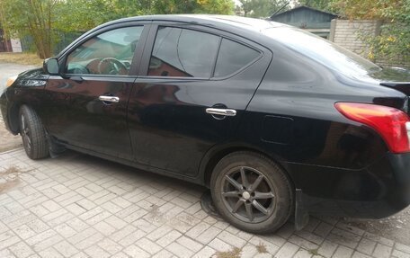 Nissan Versa II рестайлинг, 2013 год, 950 000 рублей, 4 фотография