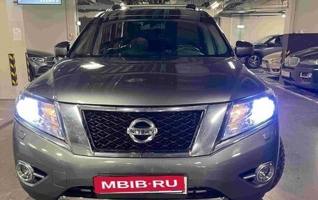 Nissan Pathfinder, 2015 год, 2 250 000 рублей, 3 фотография