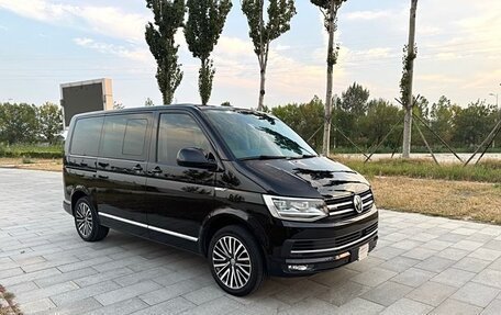 Volkswagen Multivan T6 рестайлинг, 2020 год, 5 112 000 рублей, 1 фотография