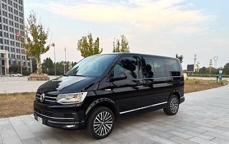 Volkswagen Multivan T6 рестайлинг, 2020 год, 5 112 000 рублей, 3 фотография