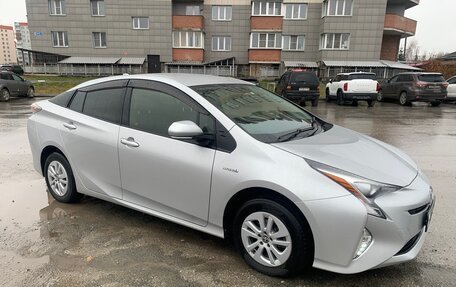 Toyota Prius IV XW50, 2016 год, 1 700 000 рублей, 1 фотография