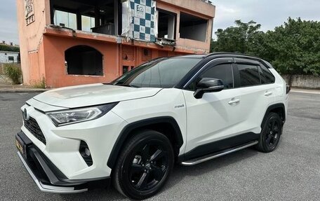 Toyota RAV4, 2021 год, 2 700 000 рублей, 7 фотография