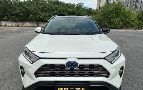 Toyota RAV4, 2021 год, 2 700 000 рублей, 6 фотография