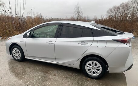 Toyota Prius IV XW50, 2016 год, 1 700 000 рублей, 5 фотография