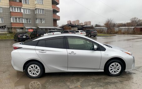 Toyota Prius IV XW50, 2016 год, 1 700 000 рублей, 3 фотография