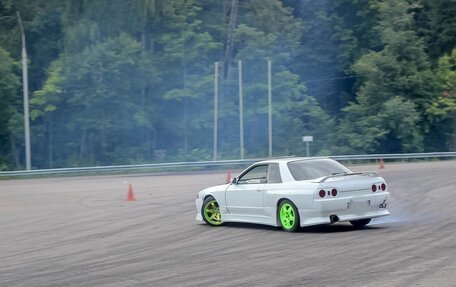 Nissan Skyline, 1993 год, 1 900 000 рублей, 2 фотография