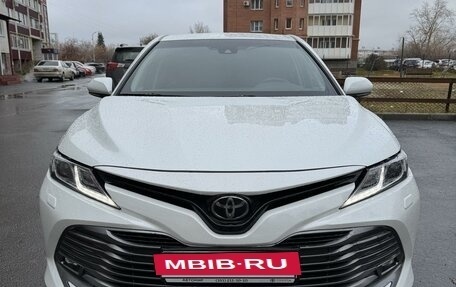 Toyota Camry, 2018 год, 2 740 000 рублей, 2 фотография