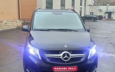 Mercedes-Benz V-Класс, 2017 год, 3 650 000 рублей, 2 фотография