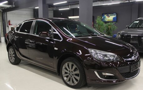 Opel Astra J, 2014 год, 999 000 рублей, 3 фотография