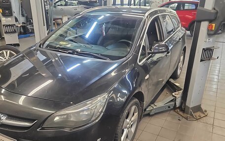 Opel Astra J, 2013 год, 890 000 рублей, 1 фотография