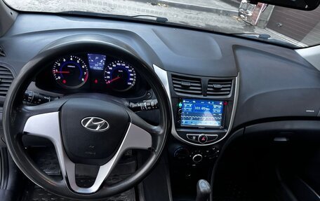 Hyundai Solaris II рестайлинг, 2012 год, 920 000 рублей, 2 фотография