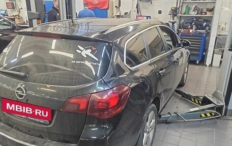 Opel Astra J, 2013 год, 890 000 рублей, 3 фотография