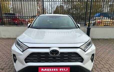 Toyota RAV4, 2020 год, 4 300 000 рублей, 4 фотография