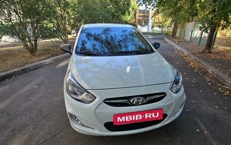 Hyundai Solaris II рестайлинг, 2013 год, 1 200 000 рублей, 3 фотография