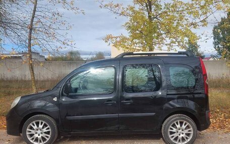 Renault Kangoo II рестайлинг, 2010 год, 399 000 рублей, 20 фотография