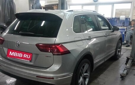 Volkswagen Tiguan II, 2018 год, 3 245 000 рублей, 3 фотография