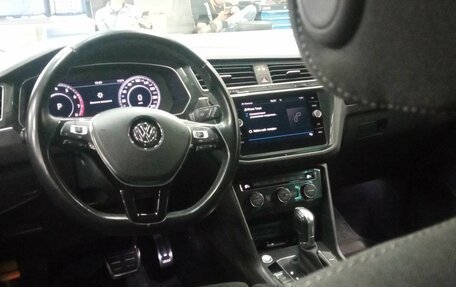 Volkswagen Tiguan II, 2018 год, 3 245 000 рублей, 5 фотография