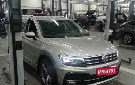 Volkswagen Tiguan II, 2018 год, 3 245 000 рублей, 2 фотография