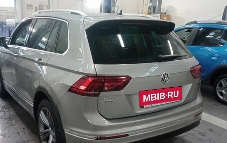 Volkswagen Tiguan II, 2018 год, 3 245 000 рублей, 4 фотография