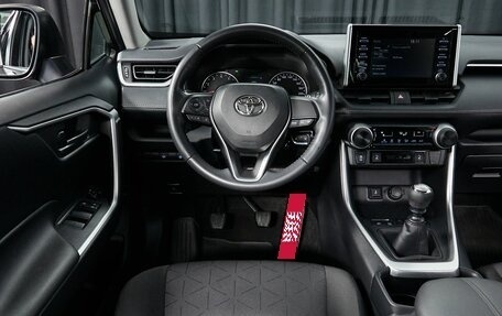 Toyota RAV4, 2021 год, 3 450 000 рублей, 15 фотография