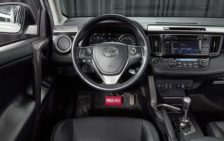 Toyota RAV4, 2016 год, 2 998 000 рублей, 18 фотография