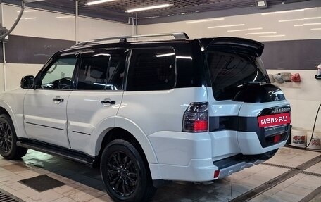 Mitsubishi Pajero IV, 2017 год, 3 070 000 рублей, 4 фотография