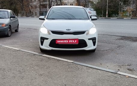 KIA Rio IV, 2018 год, 897 473 рублей, 2 фотография