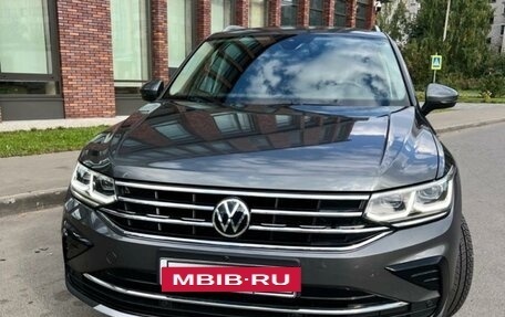 Volkswagen Tiguan II, 2021 год, 3 290 000 рублей, 2 фотография