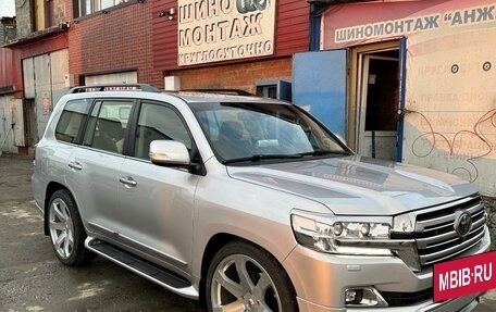 Toyota Land Cruiser 200, 2017 год, 6 650 000 рублей, 10 фотография