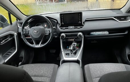 Toyota RAV4, 2019 год, 2 970 000 рублей, 6 фотография