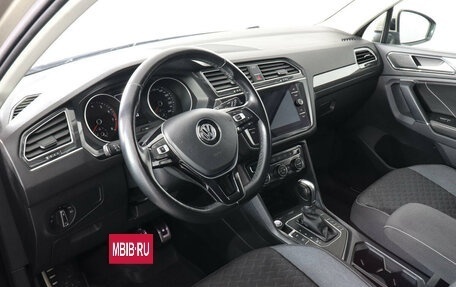 Volkswagen Tiguan II, 2018 год, 2 347 000 рублей, 11 фотография