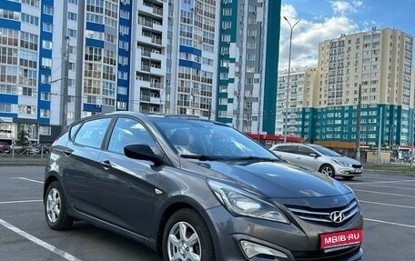 Hyundai Solaris II рестайлинг, 2014 год, 850 000 рублей, 1 фотография