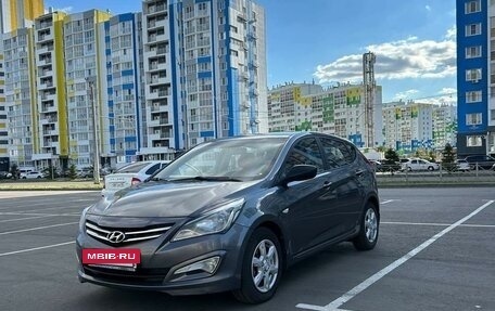 Hyundai Solaris II рестайлинг, 2014 год, 850 000 рублей, 2 фотография